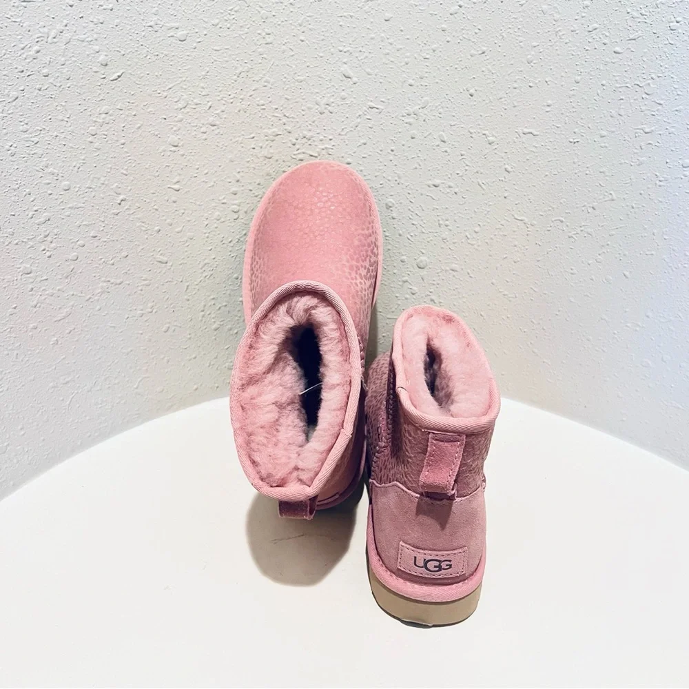 UGG classic mini